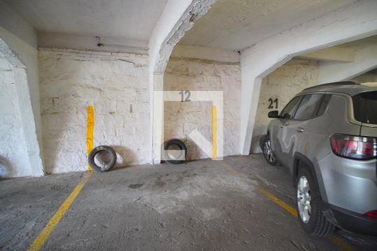 Garagem - Uma Vaga de apartamento para alugar com 2 quartos, 120m² em Rio Branco, Porto Alegre