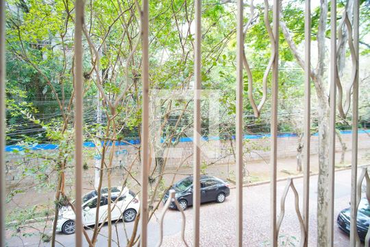 Quarto 2 - Vista de apartamento para alugar com 2 quartos, 120m² em Rio Branco, Porto Alegre