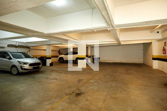 Garagem de apartamento à venda com 3 quartos, 220m² em Colégio Batista, Belo Horizonte