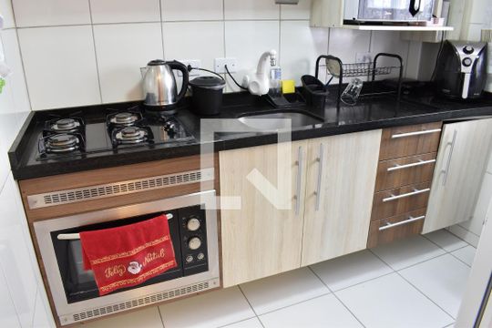 Cozinha de apartamento à venda com 2 quartos, 48m² em Alto Boqueirão, Curitiba