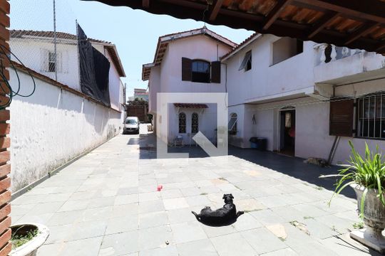 Quintal / Garagem de casa para alugar com 5 quartos, 384m² em Tremembé, São Paulo