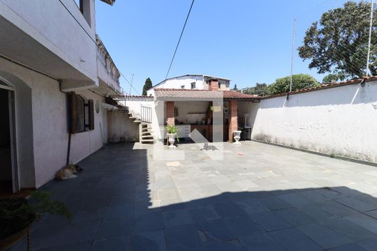 Quintal / Garagem de casa para alugar com 5 quartos, 384m² em Tremembé, São Paulo