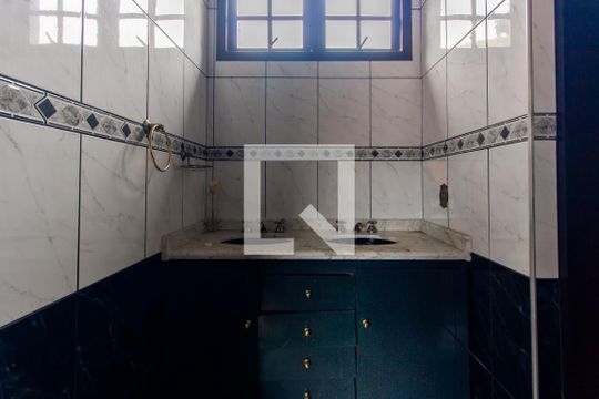 Banheiro da Suíte 1 de casa à venda com 3 quartos, 300m² em Jardim Ibitirama, São Paulo