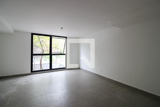 Sala de casa de condomínio à venda com 3 quartos, 225m² em Vila Madalena, São Paulo