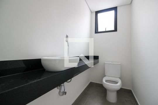 Lavabo de casa de condomínio à venda com 3 quartos, 225m² em Vila Madalena, São Paulo
