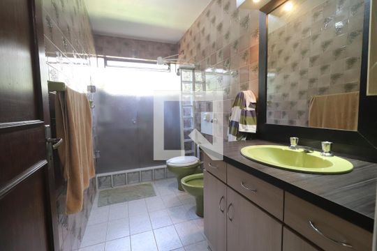 Banheiro da suíte de casa à venda com 5 quartos, 290m² em Primavera, Novo Hamburgo