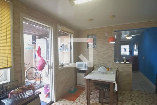 Cozinha de casa de condomínio à venda com 2 quartos, 80m² em Mato Grande, Canoas
