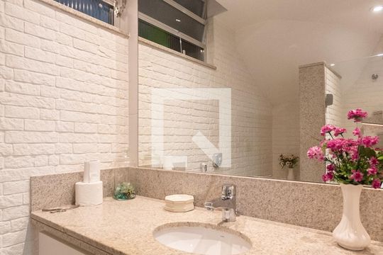 Banheiro 1 de apartamento à venda com 4 quartos, 120m² em Tijuca, Rio de Janeiro