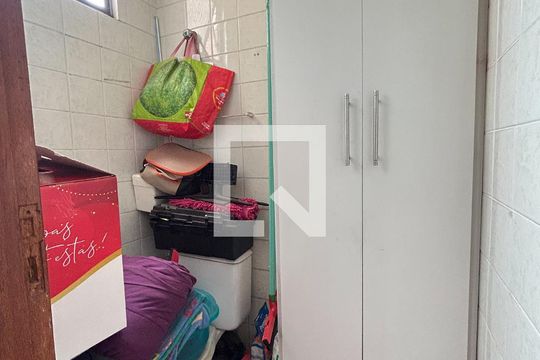 Banheiro de serviço de apartamento à venda com 2 quartos, 65m² em Vila Campo Grande, São Paulo