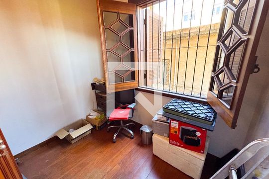 Quarto de casa à venda com 4 quartos, 480m² em Eldorado, Contagem