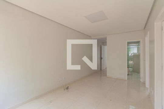Sala de casa de condomínio à venda com 2 quartos, 87m² em Rio Branco, Canoas
