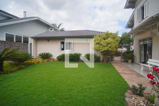 Quintal de casa à venda com 5 quartos, 343m² em Ideal, Novo Hamburgo