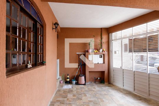 Garagem de casa à venda com 3 quartos, 214m² em Jardim Roberto, Osasco