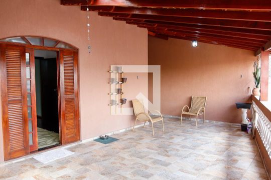 Sacada de casa à venda com 3 quartos, 214m² em Jardim Roberto, Osasco