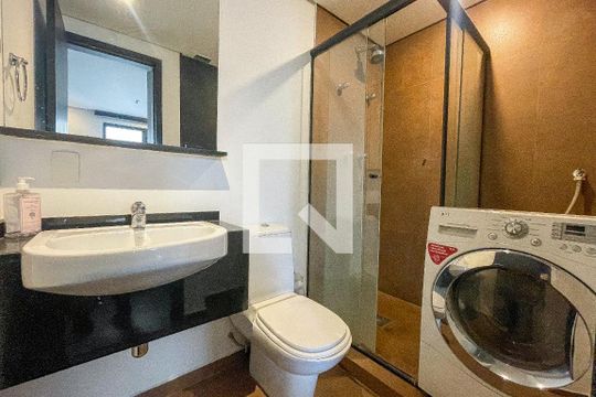 Banheiro de kitnet/studio para alugar com 1 quarto, 29m² em Jardim Paulista, São Paulo