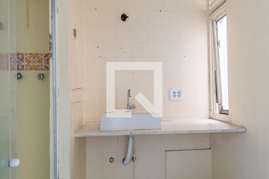 Banheiro de apartamento para alugar com 2 quartos, 80m² em Cordovil, Rio de Janeiro