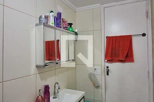 Banheiro Social de apartamento à venda com 2 quartos, 51m² em Alves Dias, São Bernardo do Campo