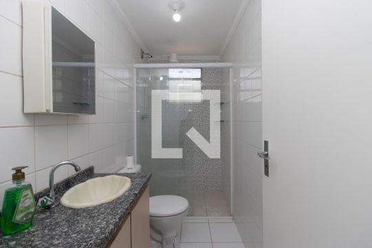 Banheiro de apartamento para alugar com 2 quartos, 56m² em Barro Branco (zona Norte), São Paulo