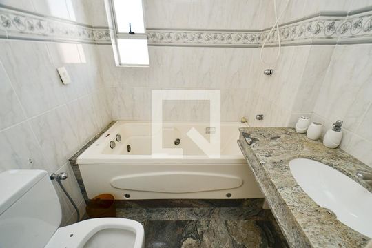 Banheiro suite de apartamento para alugar com 3 quartos, 100m² em Cidade Nova, Belo Horizonte