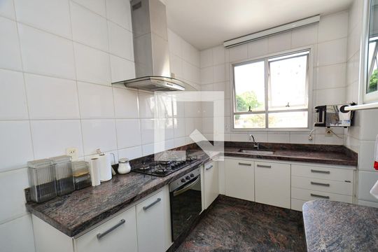 Cozinha de apartamento para alugar com 3 quartos, 100m² em Cidade Nova, Belo Horizonte