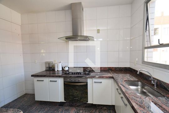 Cozinha de apartamento para alugar com 3 quartos, 100m² em Cidade Nova, Belo Horizonte