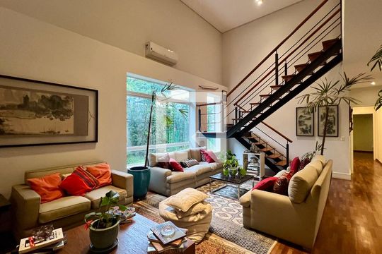 Sala de estar de casa à venda com 4 quartos, 430m² em Alto de Pinheiros, São Paulo