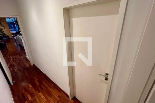 Suite 1 de casa à venda com 4 quartos, 430m² em Alto de Pinheiros, São Paulo