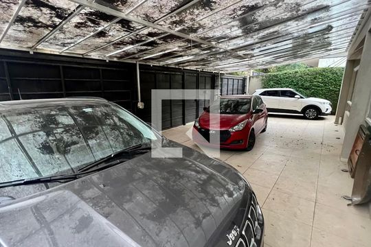 Garagem de casa à venda com 4 quartos, 430m² em Alto de Pinheiros, São Paulo