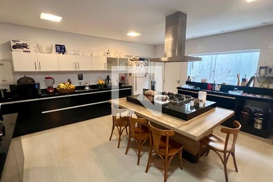 Cozinha de casa à venda com 4 quartos, 430m² em Alto de Pinheiros, São Paulo
