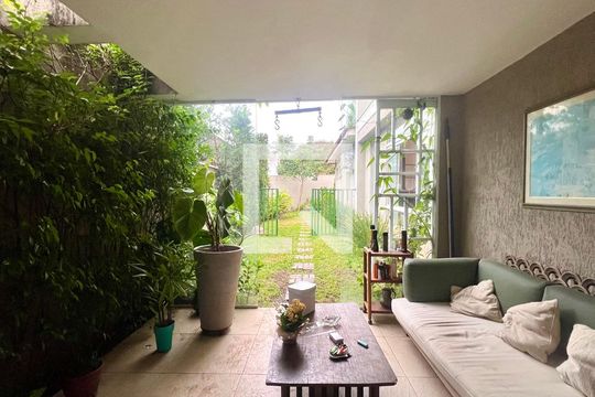 Área comum de casa à venda com 4 quartos, 430m² em Alto de Pinheiros, São Paulo