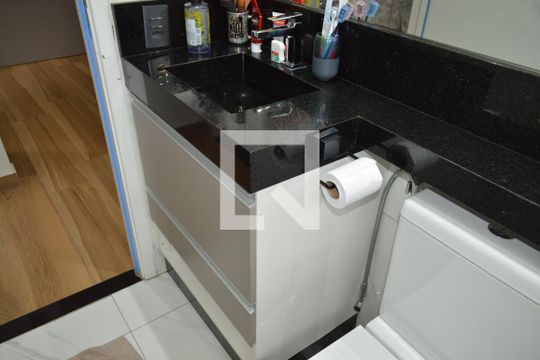 Banheiro de apartamento à venda com 2 quartos, 45m² em Liberdade, São Paulo