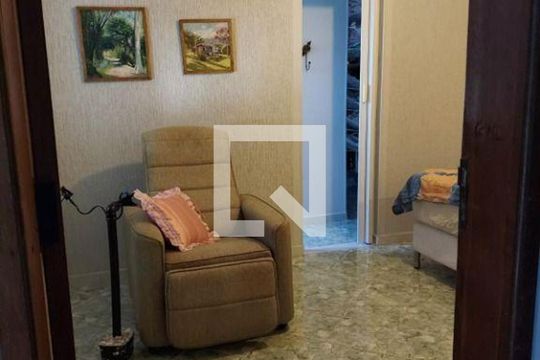 Casa à venda com 3 quartos, 267m² em Pendotiba, Niterói