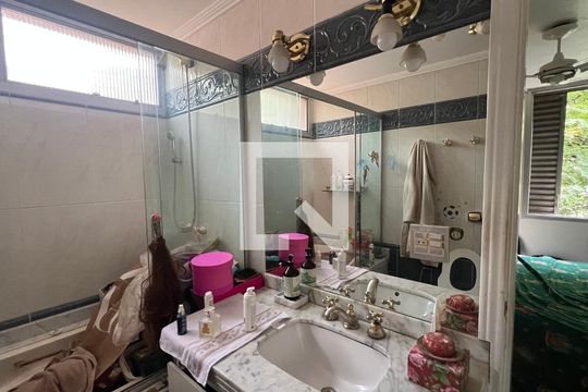 Banheiro da Suíte de apartamento para alugar com 2 quartos, 128m² em Jardim Paulista, São Paulo
