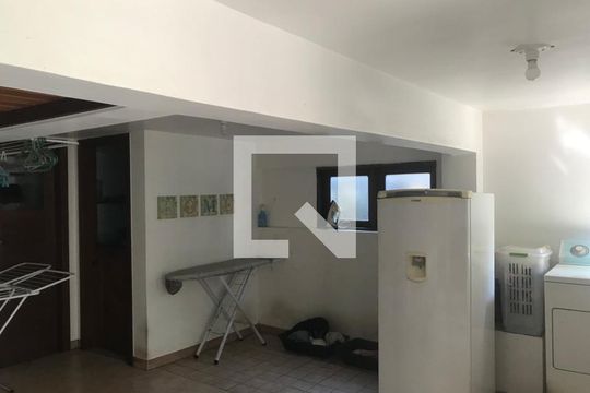 Casa à venda com 3 quartos, 500m² em Matapaca, Niterói
