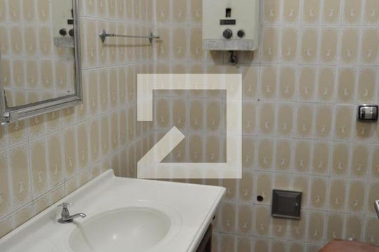 Banheiro de casa para alugar com 2 quartos, 98m² em Sampaio, Rio de Janeiro