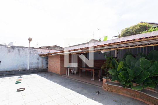 Quintal de casa à venda com 3 quartos, 300m² em Etelvina Carneiro, Belo Horizonte