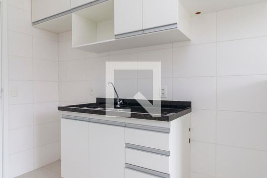 Cozinha de apartamento para alugar com 1 quarto, 29m² em Jardim Caravelas, São Paulo