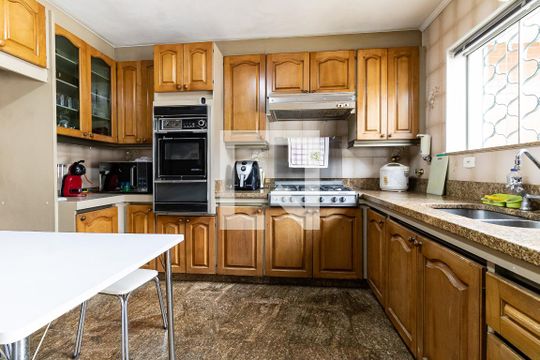 Cozinha de casa à venda com 4 quartos, 290m² em Jardim da Saúde, São Paulo