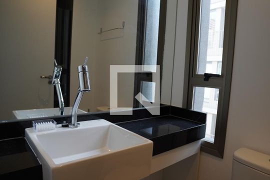 Banheiro de kitnet/studio para alugar com 1 quarto, 20m² em Cerqueira César, São Paulo