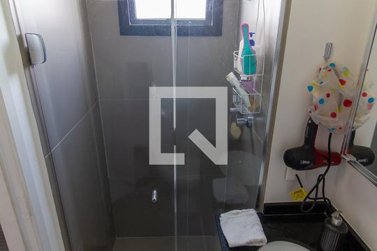 Banheiro de apartamento para alugar com 1 quarto, 29m² em Bom Retiro, São Paulo