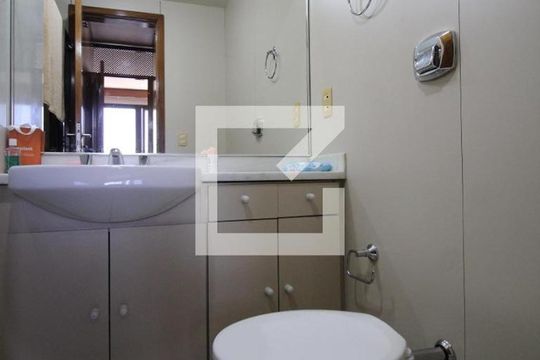 Banheiro da suíte de apartamento para alugar com 3 quartos, 122m² em Copacabana, Rio de Janeiro
