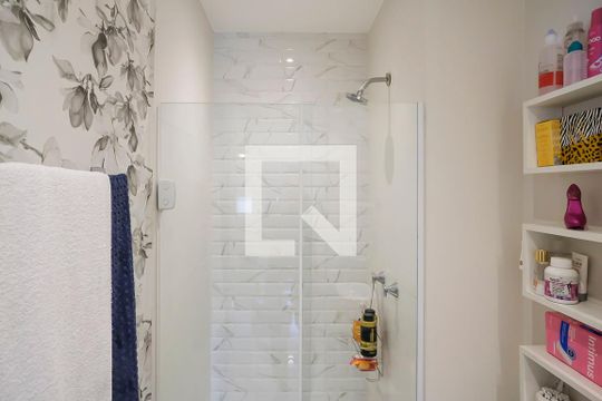 Banheiro de apartamento à venda com 2 quartos, 52m² em Rudge Ramos, São Bernardo do Campo