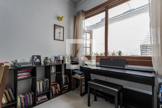 Sala de apartamento à venda com 2 quartos, 74m² em Petrópolis, Porto Alegre