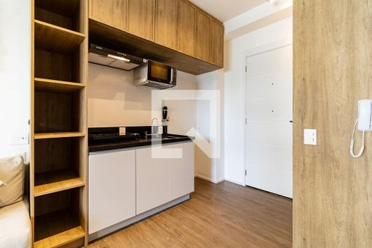 Cozinha de apartamento para alugar com 1 quarto, 33m² em Vila Gumercindo, São Paulo