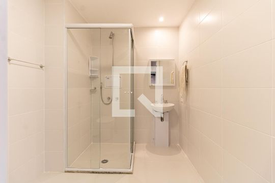 Banheiro de apartamento para alugar com 1 quarto, 33m² em Vila Gumercindo, São Paulo