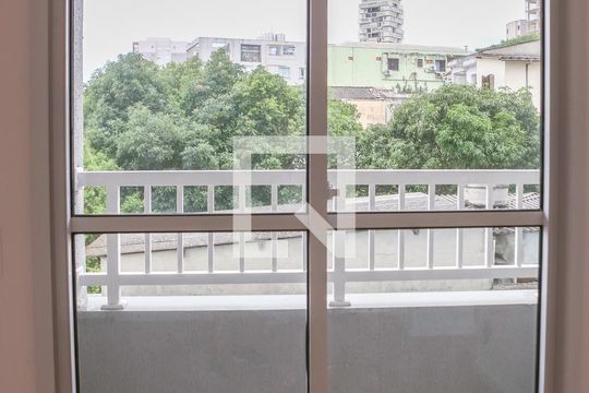 Vista da Sala e Cozinha de apartamento à venda com 2 quartos, 28m² em Lapa, São Paulo