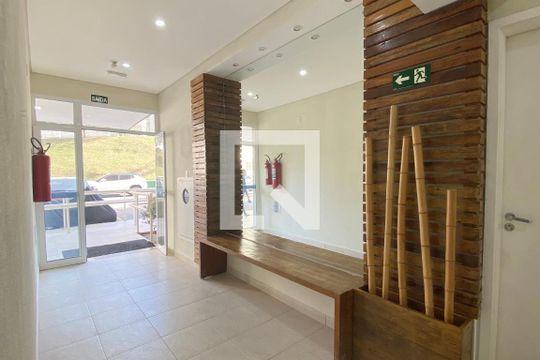 Hall de entrada de apartamento para alugar com 2 quartos, 58m² em Vila Iracema, Barueri