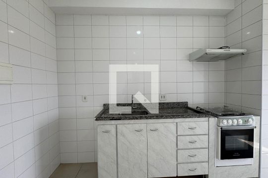 Cozinha de apartamento para alugar com 2 quartos, 58m² em Vila Iracema, Barueri