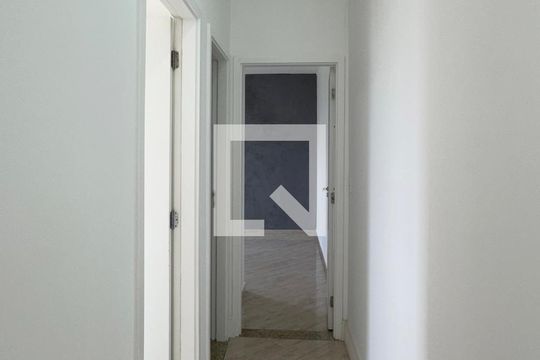Corredor de apartamento para alugar com 2 quartos, 58m² em Vila Iracema, Barueri