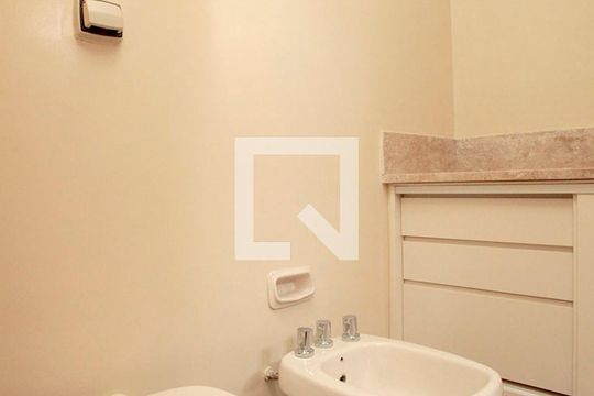 Banheiro Quarto 1 Suíte de apartamento à venda com 3 quartos, 171m² em Rio Branco, Porto Alegre